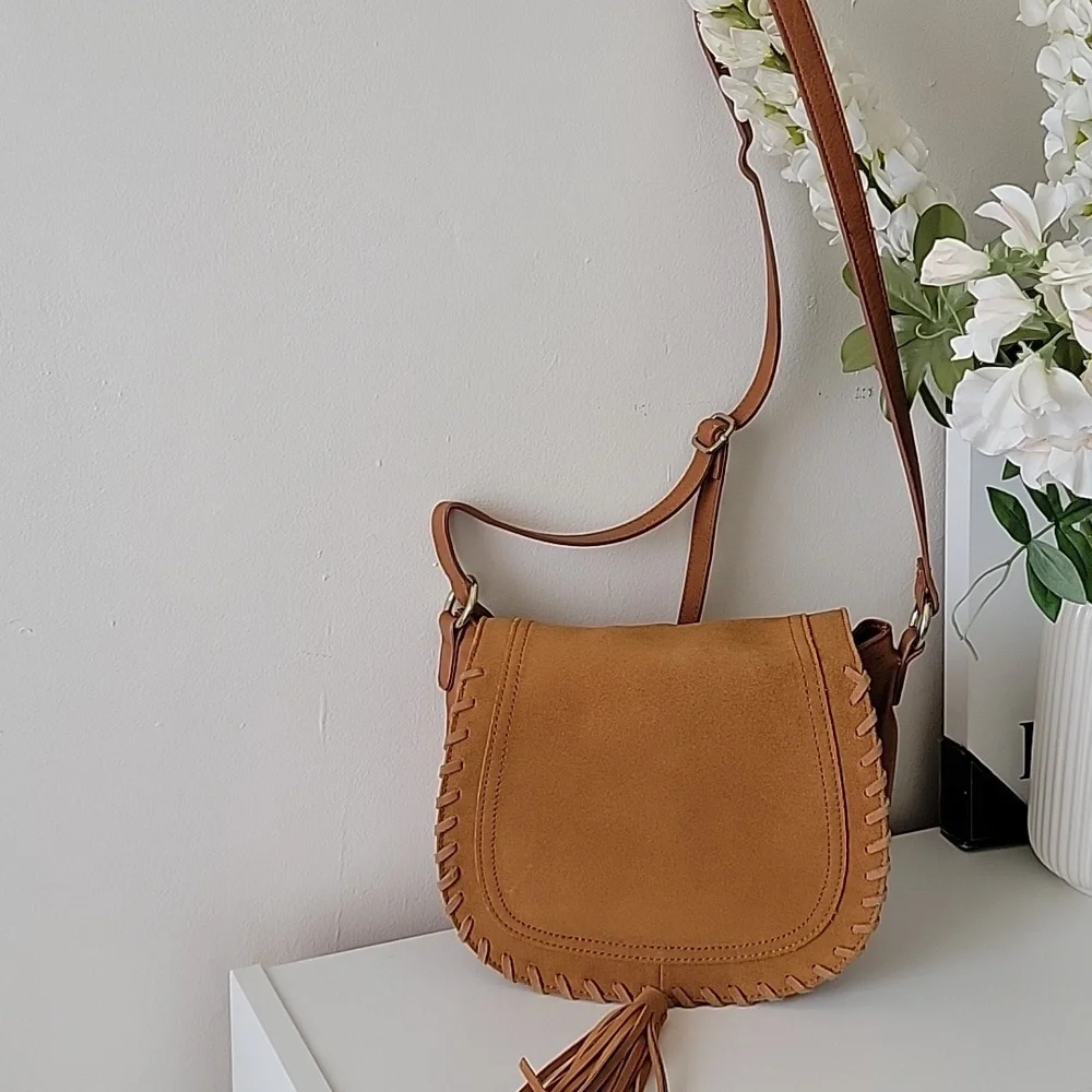 Tassel Crossbody Bag, 1 zipp pocket, 2 pockets. Genuine Suede and Leather.